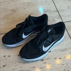 Nike Women's Black and White Sneakers